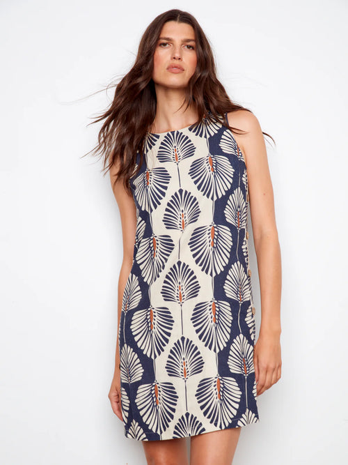 Robe sans manches imprimé Tahiti Charlie B C3254P – Style estival chic et féminité tropicale pour la femme moderne, des vacances aux sorties décontractées