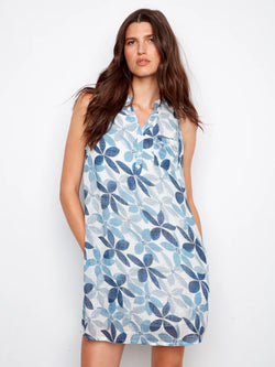 Robe Charlie B imprimée saphir – Sans manches à encolure en V, coupe droite élégante et confortable, parfaite pour l'été
