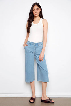 Pantalon denim large pour femme – Charlie B C5761-300C-140 | Jean léger coupe ample style culotte | Pour la femme moderne qui recherche confort et élégance | Parfait pour le quotidien, les sorties ou les voyages