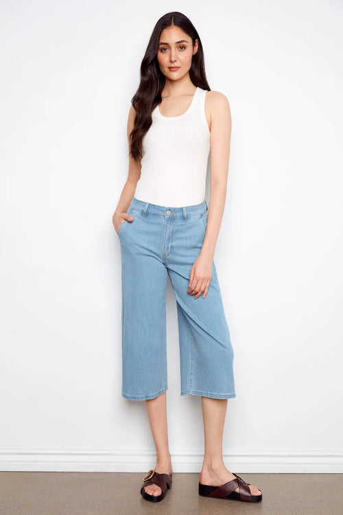 Pantalon denim large pour femme – Charlie B C5761-300C-140 | Jean léger coupe ample style culotte | Pour la femme moderne qui recherche confort et élégance | Parfait pour le quotidien, les sorties ou les voyages