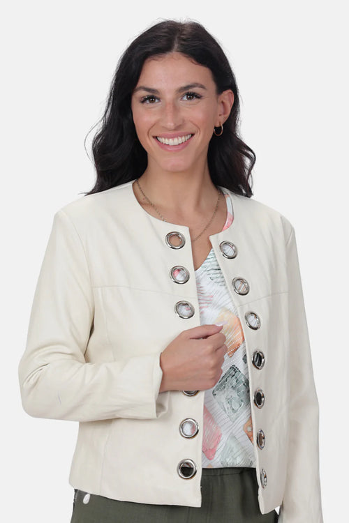 Veste Ness N117126 blanche gros boutons argentés pour femme – Minimalisme scandinave, parfaite pour bureau, quotidien chic et occasions