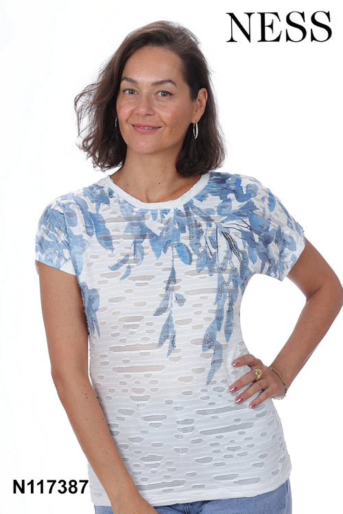 Chandail Ness N117387 blanc imprimé multi bleu paillettes pour femme – Artistique et vibrant, parfait pour quotidien, sorties et occasions