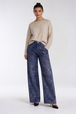 Jean Wide Leg Denim Imprimé Multi Stone Taille Haute Carreli PR-27 — Pour la femme au style éditorial et affirmé, portez-le en soirée avec un top épuré, au bureau avec un blazer blanc, ou en weekend avec un pull camel oversized