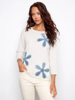 Chandail Charlie B couleur avoine imprimé floral – Manches 3/4, appliques florales bleues en denim, style artistique et confortable