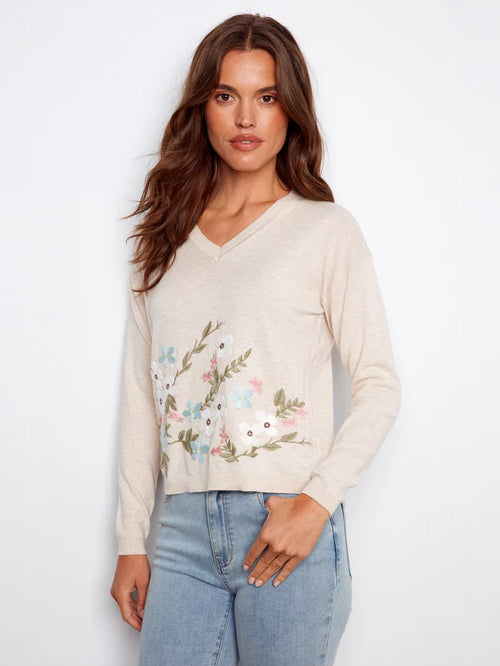 Chandail Charlie B C2802-261B-P868 beige broderie florale pour femme – Romantique et artistique, parfait pour quotidien, bureau et occasions spéciales