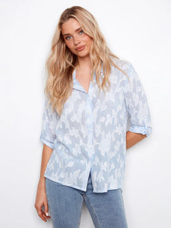 Chemisier Charlie B C4690-567C-P474 rayures bleu ciel broderies pour femme – Frais et élégant, parfait pour été, quotidien, brunch et bureau casual