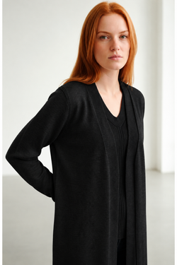 Cardigan et haut assorti recolorés en noir