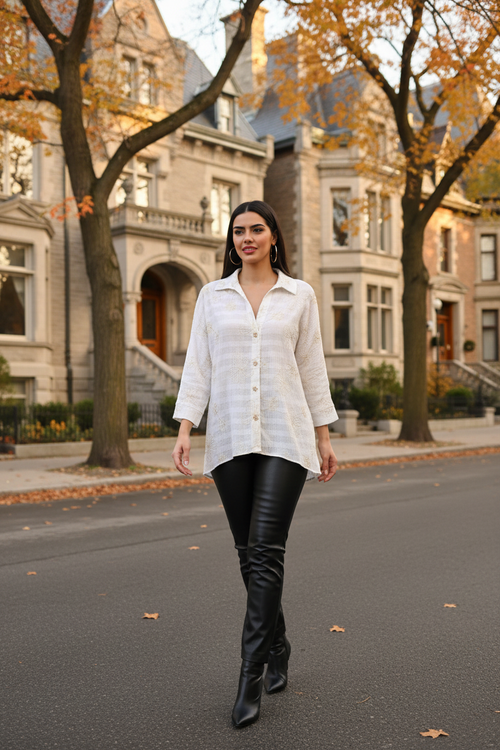 Chemise blanche + pantalon cuir - Quartier historique