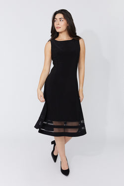 Robe noire élégante pour femme – Compli K 50182 | Robe sans manches avec finition en tulle transparent | Pour la femme sophistiquée qui aime les coupes intemporelles | Parfaite pour les soirées, événements et occasions spéciales