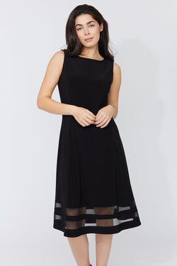 Robe noire élégante pour femme – Compli K 50182 | Robe sans manches avec finition en tulle transparent | Pour la femme sophistiquée qui aime les coupes intemporelles | Parfaite pour les soirées, événements et occasions spéciales
