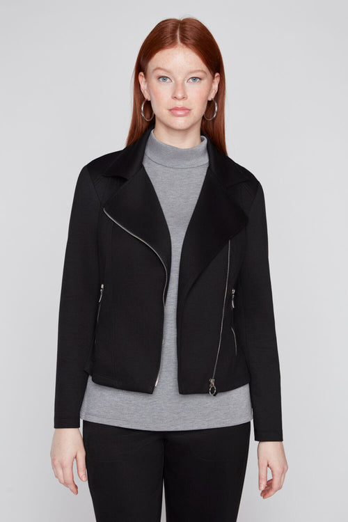 Veste Courte à Revers et Glissières Métalliques Noire Compli K 36583 — Pour la femme au chic affirmé, parce que ses lignes asymétriques signent la tenue, au travail avec un pantalon droit ou en sortie sur une robe