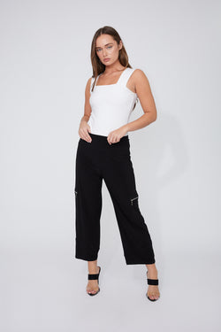 Pantalon cargo élégant pour femme – Compli K 31590 | Pantalon fluide avec poches zippées style moderne | Pour la femme active qui recherche confort et style | Parfait pour le bureau, les sorties ou le quotidien
