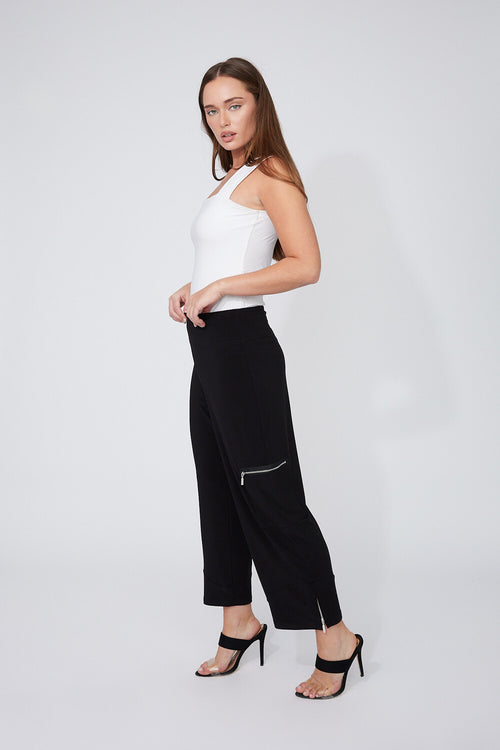 Pantalon cargo élégant pour femme – Compli K 31590 | Pantalon fluide avec poches zippées style moderne | Pour la femme active qui recherche confort et style | Parfait pour le bureau, les sorties ou le quotidien