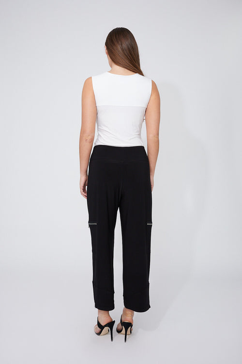 Pantalon cargo élégant pour femme – Compli K 31590 | Pantalon fluide avec poches zippées style moderne | Pour la femme active qui recherche confort et style | Parfait pour le bureau, les sorties ou le quotidien