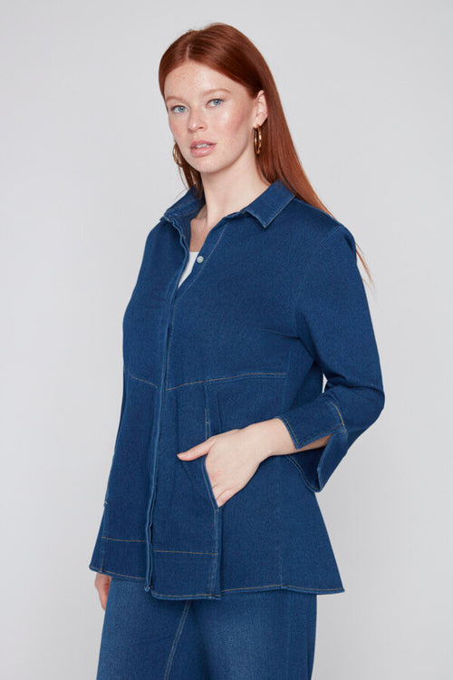 Haut à Col Chemisier, Poches et Surpiqûres Noir ou Bleu Compli K 36518 — Pour la femme au chic personnel, parce que ses découpes donnent du caractère, au bureau avec un pantalon droit ou en sortie avec un jean indigo