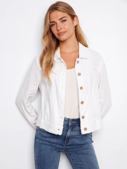 Veste Charlie B C6199YY-229B-002 blanche lin finitions effilochées pour femme – Chic et fraîche, parfaite pour printemps-été, bureau et occasions