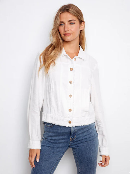 Veste Charlie B C6199YY-229B-002 blanche lin finitions effilochées pour femme – Chic et fraîche, parfaite pour printemps-été, bureau et occasions