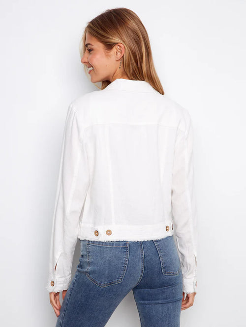 Veste Charlie B C6199YY-229B-002 blanche lin finitions effilochées pour femme – Chic et fraîche, parfaite pour printemps-été, bureau et occasions