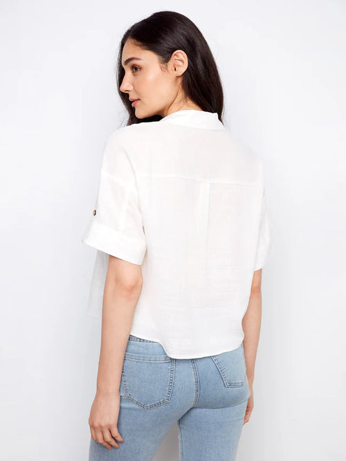 Haut Charlie B blanc en lin mélangé – Manches courtes, boutonnage frontal, poches poitrine, style décontracté chic
