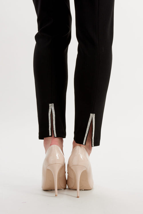 Pantalon noir Frank Lyman 209027 à coupe ajustée et taille lisse pour une silhouette élégante et épurée