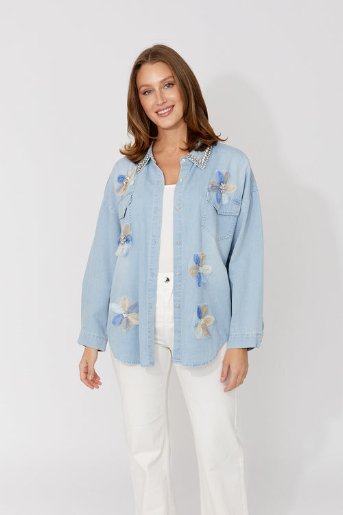 Chemise Frank Lyman 266582 pour femme – Chemise en denim clair à broderies florales au style chic et contemporain