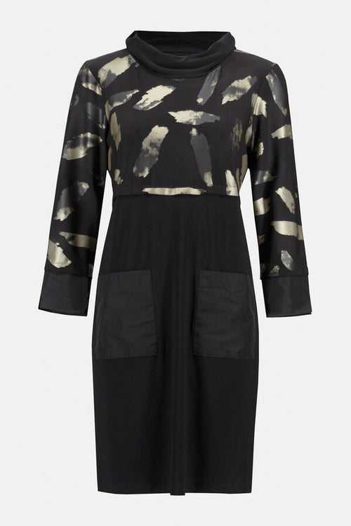 Robe noire à manches longues avec imprimé artistique doré Joseph Ribkoff 234100 – Élégance sophistiquée et glamour pour la femme moderne, des occasions spéciales aux sorties chic