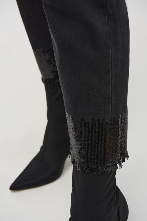 Jean noir 3/4 à finition déchirée Joseph Ribkoff 244948 – Style contemporain et touche décontractée chic pour la femme moderne, du quotidien aux sorties tendance