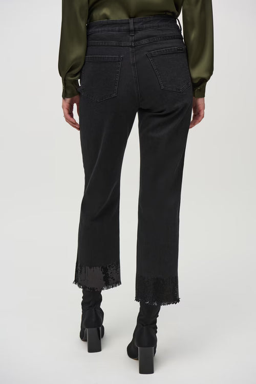 Jean noir 3/4 à finition déchirée Joseph Ribkoff 244948 – Style contemporain et touche décontractée chic pour la femme moderne, du quotidien aux sorties tendance