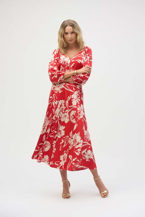 Haut imprimé floral rouge et crème à manches courtes Joseph Ribkoff 252119 – Féminité colorée et élégance raffinée pour la femme moderne, du bureau aux sorties chic