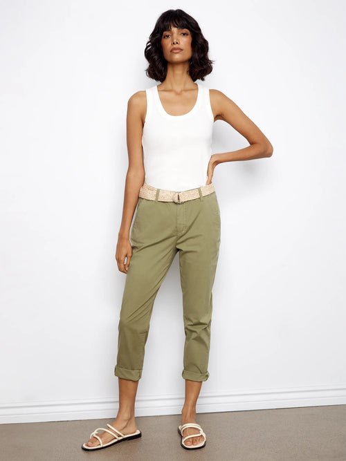 Pantalon Charlie B teinte céladon avec ceinture – Coupe droite cheville, style chic décontracté, élégant et polyvalent