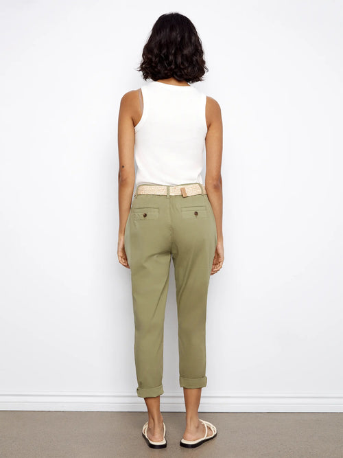 Pantalon Charlie B teinte céladon avec ceinture – Coupe droite cheville, style chic décontracté, élégant et polyvalent