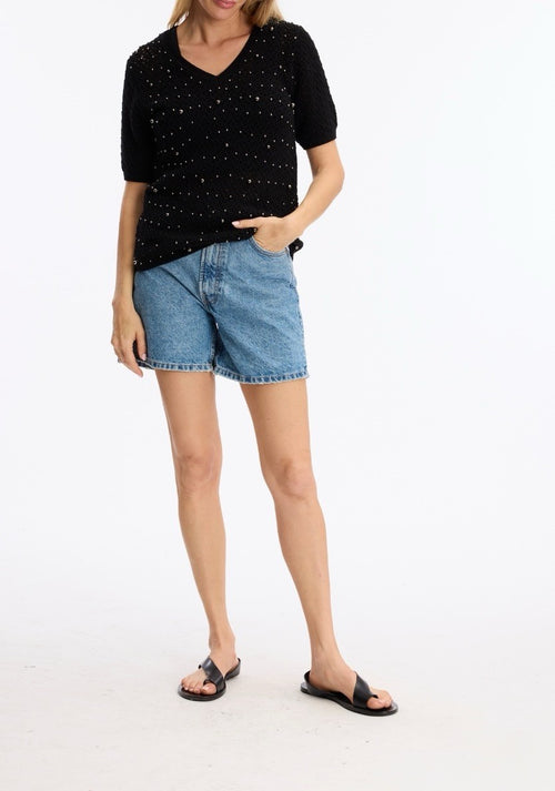 Chandail tricot ajouré col V à perles – PE447 – Un haut féminin et lumineux pour une allure chic et raffinée – Léo & Ugo