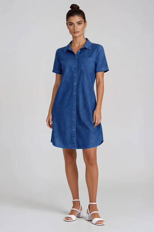 Robe Chemise Denim,  Carelli T2025 — pour la femme moderne qui l'enfile avec aisance, la porte avec élégance et la choisit pour toutes les occasions, du quotidien aux sorties chics