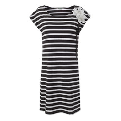 Robe rayée noir et blanc à imprimé floral Tricotto 56192 – Féminité élégante et style décontracté chic pour la femme moderne